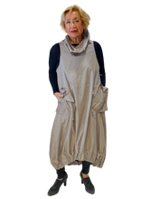 sleeveless 2 pocket dress by xenia